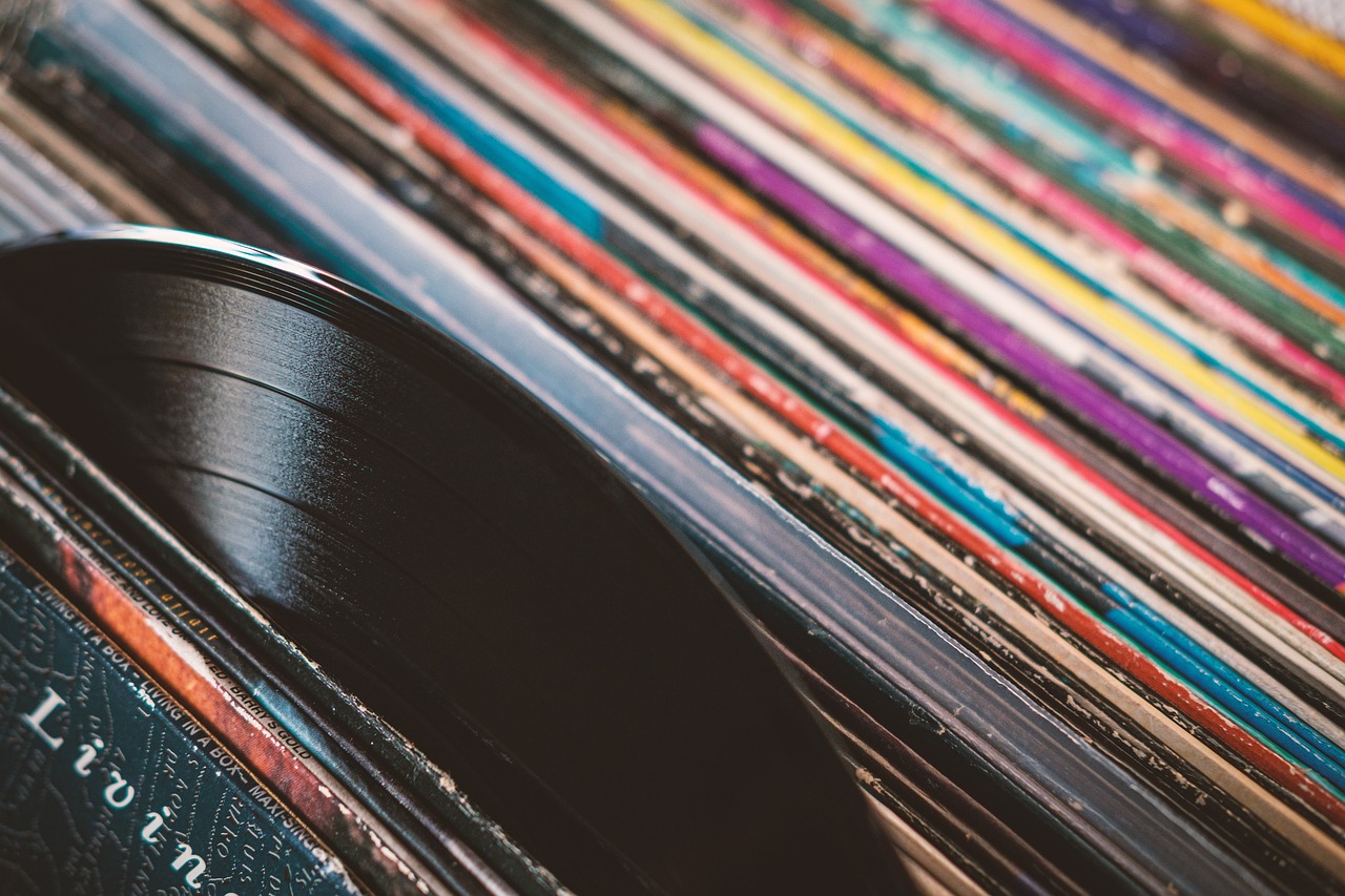 Creating a Vintage Wooden Record Player: A Guide